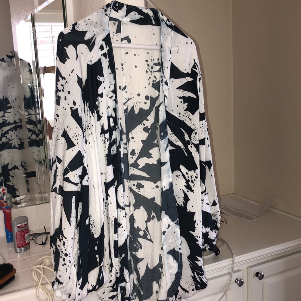 Anthropologie Akemi + Kin kimono